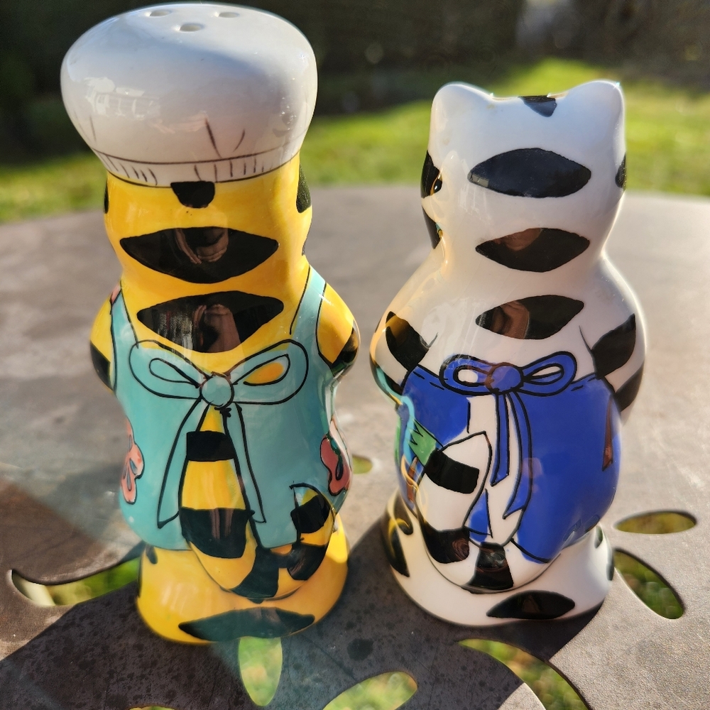 Cat Chef Salt & Pepper Shakers - Picture 3 of 6